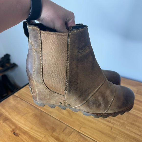 Sorel Lea Tan Brown Leather Chelsea Wedge Heel Ankle Boots Size 8 - Picture 6 of 8